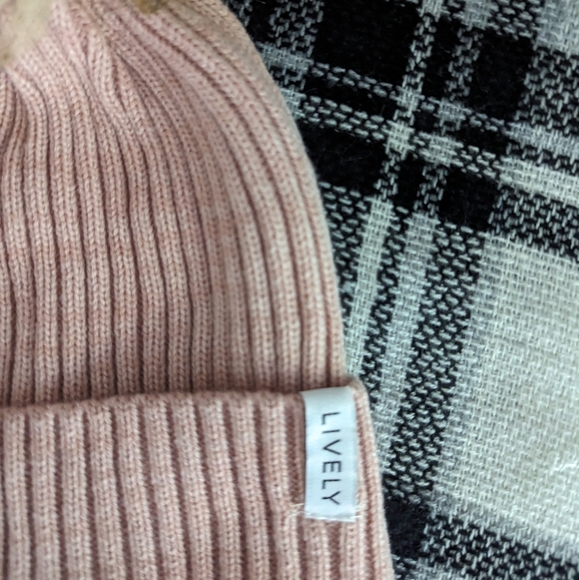 Lively It-Girl Pom Beanie-Light Dusty Rose, NWOT - Picture 3 of 7